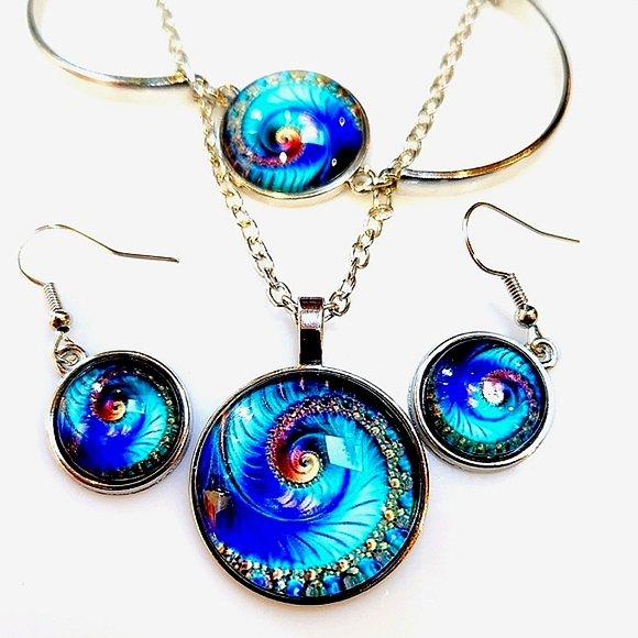 3D Dragon Eye Necklace Set Dragon's Eye Pendant Earrings & Bracelet NWT - Picture 4 of 4